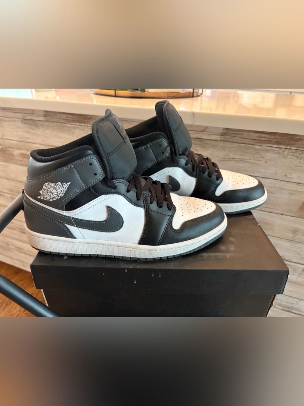 Nike Retro High Top Air Jordan 1 Mid